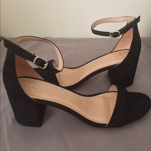Black block heel pumps